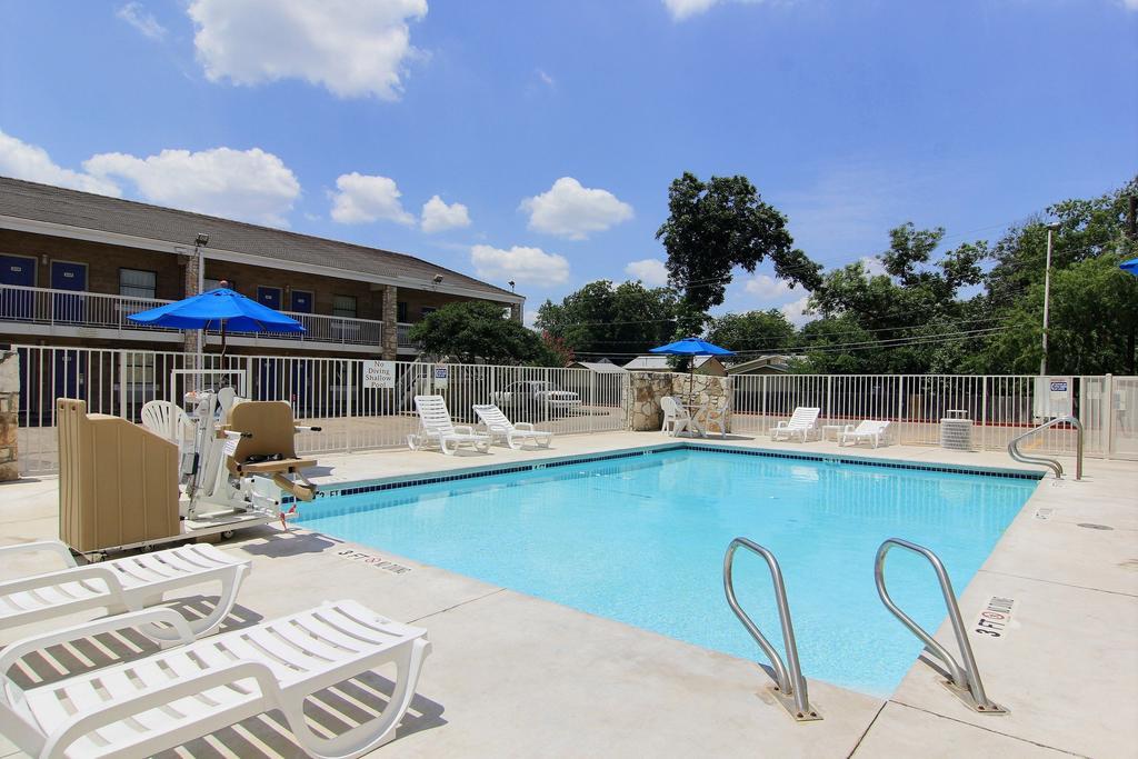 Motel 6 Austin, Tx - Central Downtown Ut Dış mekan fotoğraf
