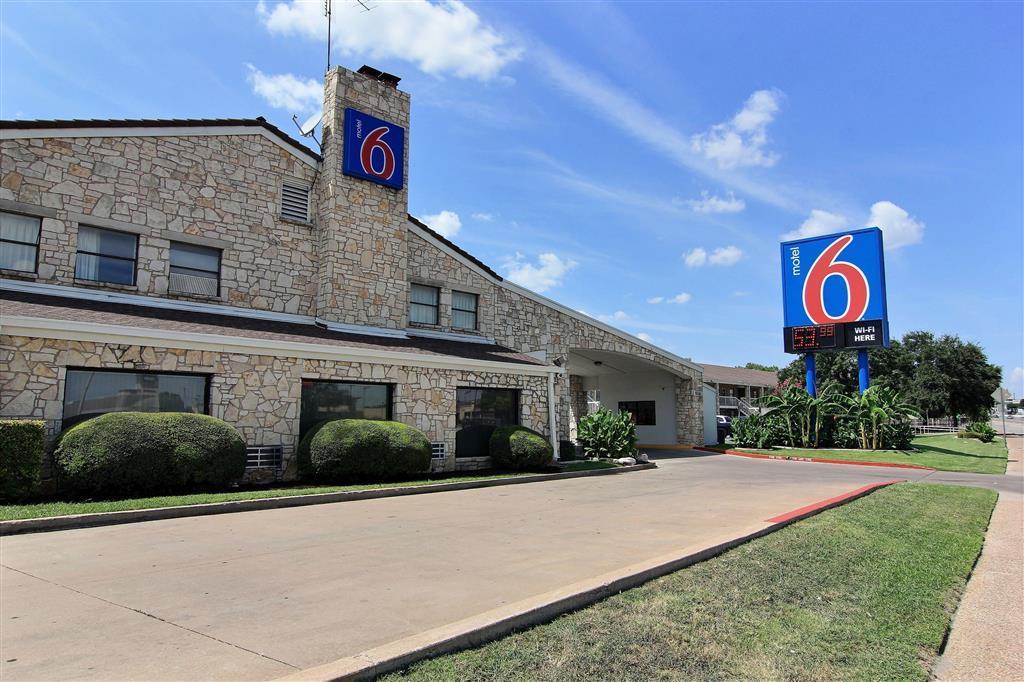 Motel 6 Austin, Tx - Central Downtown Ut Dış mekan fotoğraf