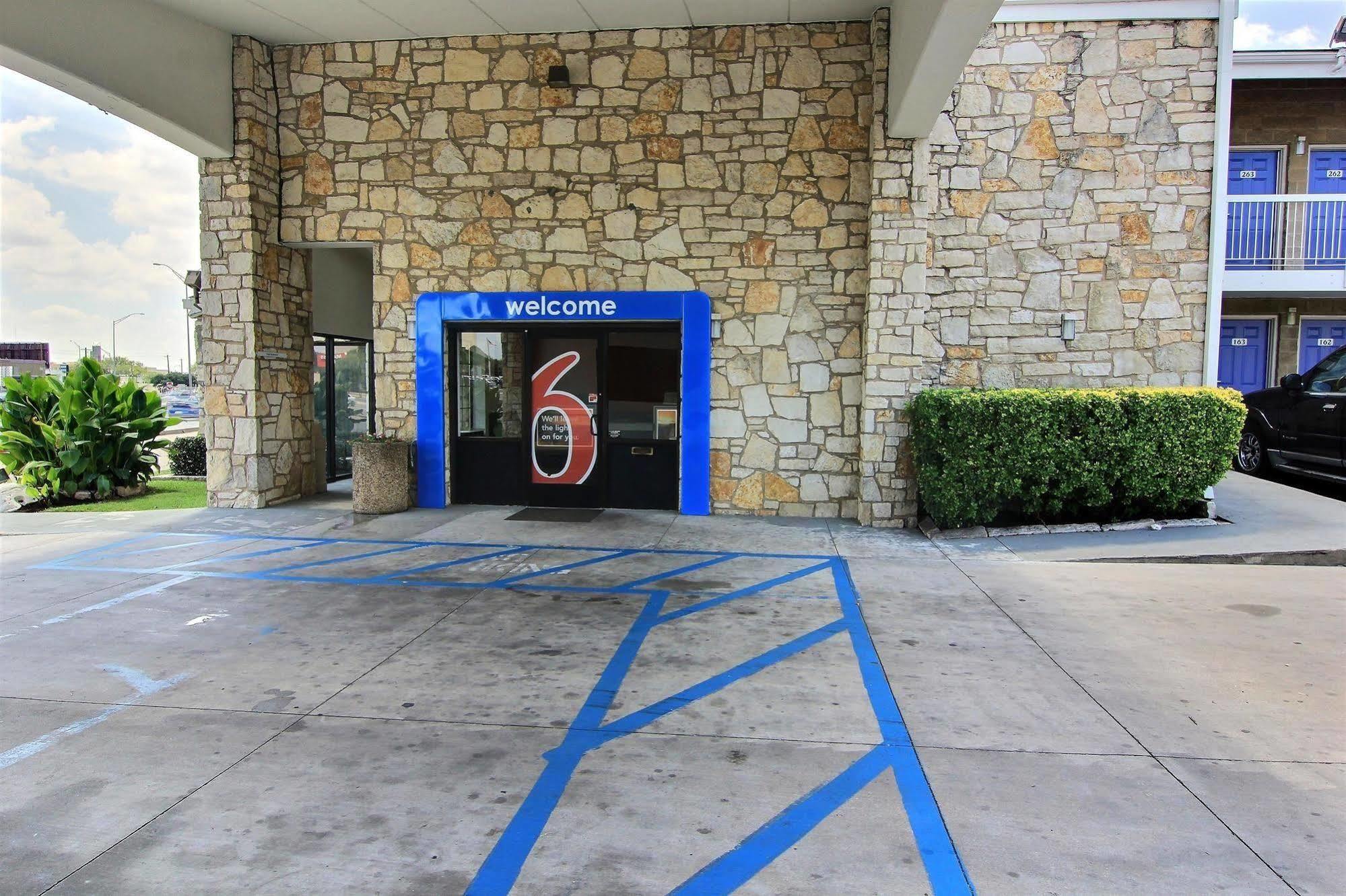 Motel 6 Austin, Tx - Central Downtown Ut Dış mekan fotoğraf