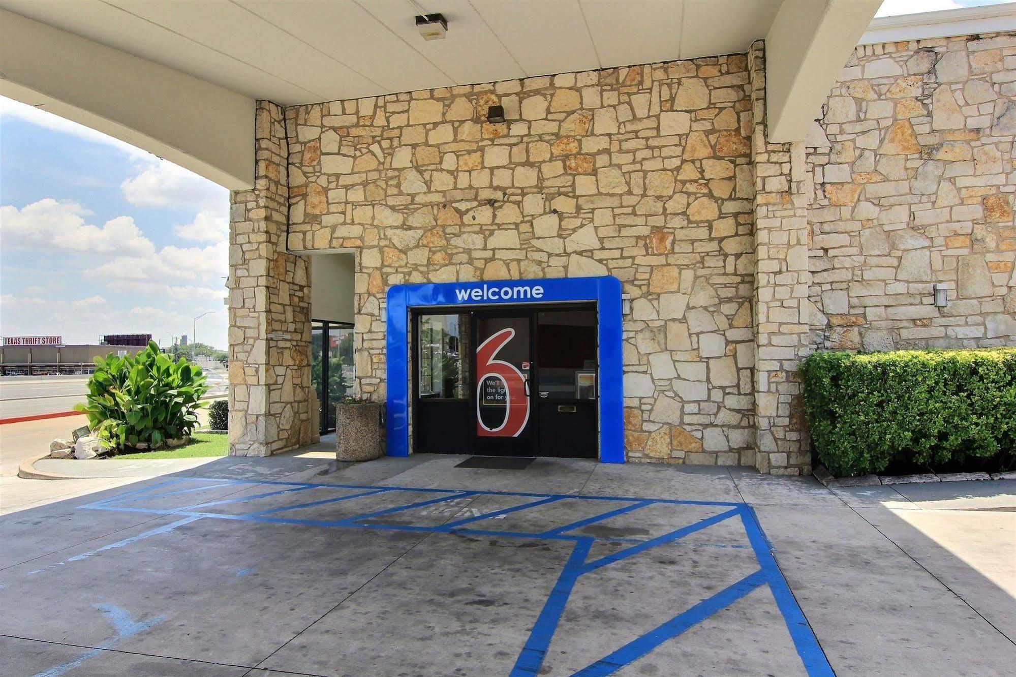 Motel 6 Austin, Tx - Central Downtown Ut Dış mekan fotoğraf