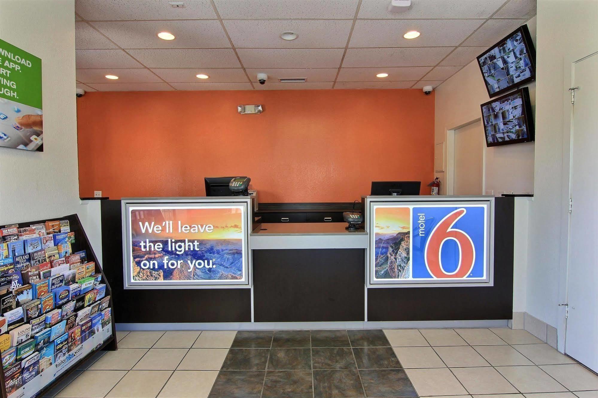 Motel 6 Austin, Tx - Central Downtown Ut Dış mekan fotoğraf
