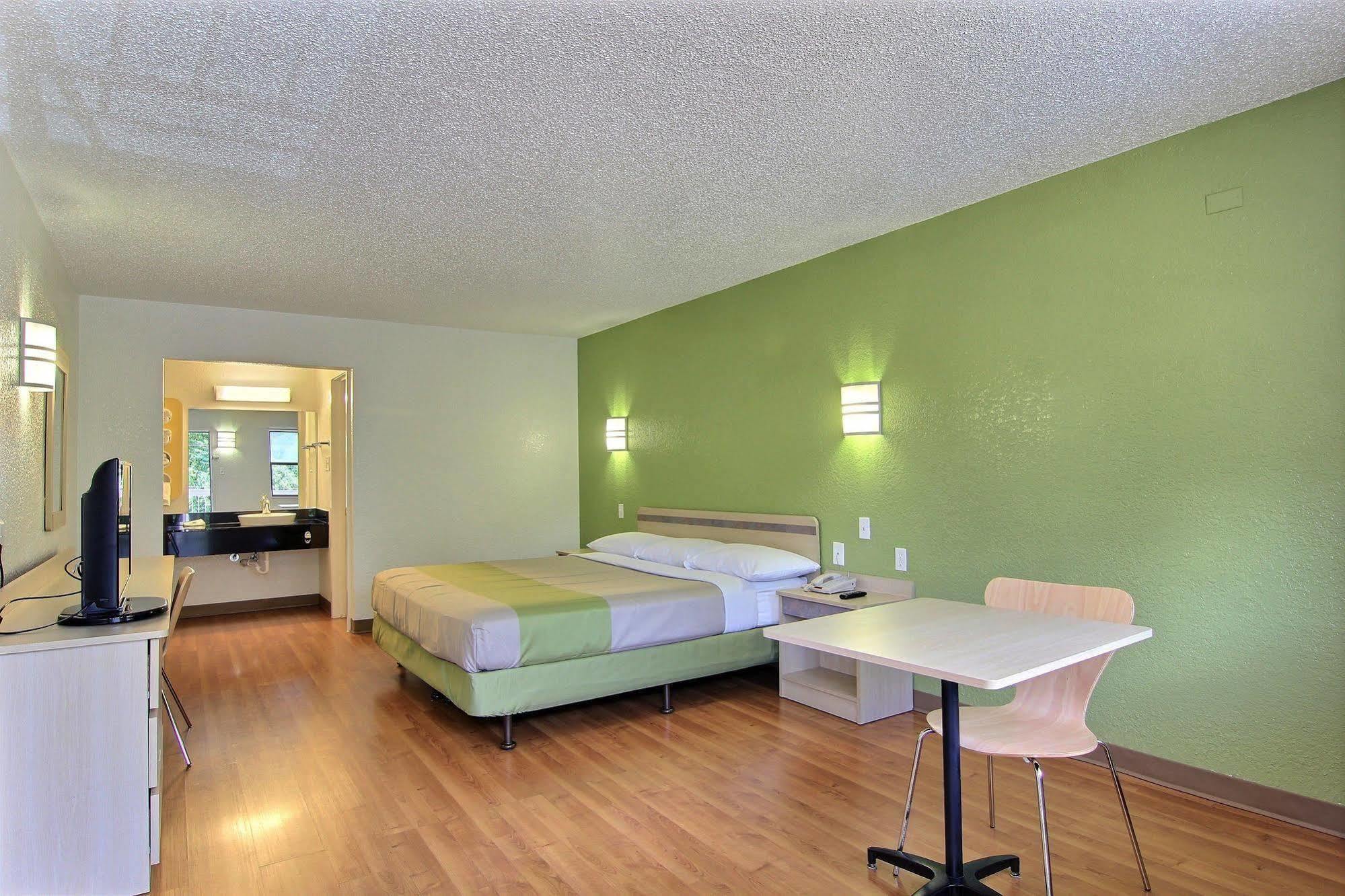 Motel 6 Austin, Tx - Central Downtown Ut Dış mekan fotoğraf