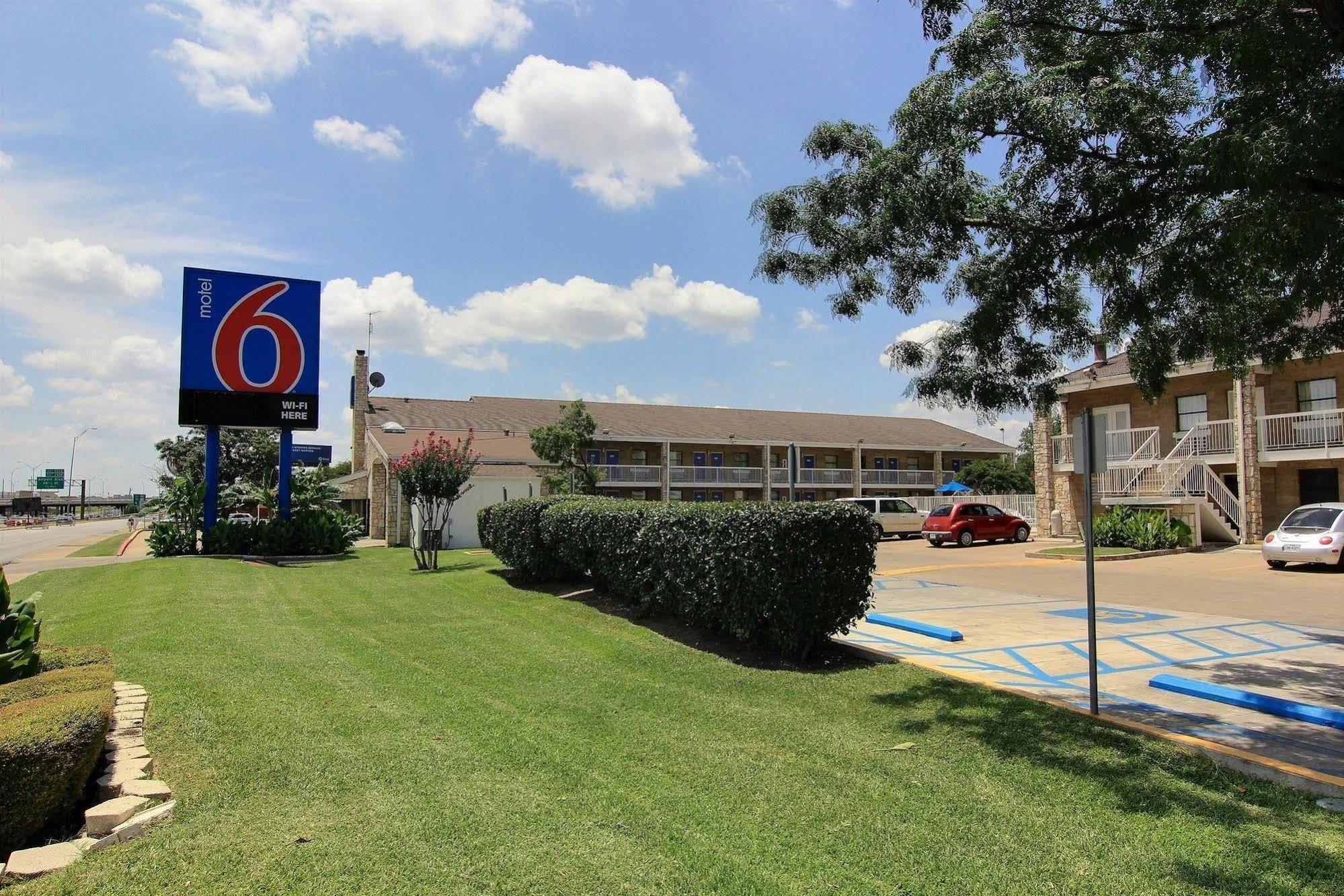 Motel 6 Austin, Tx - Central Downtown Ut Dış mekan fotoğraf