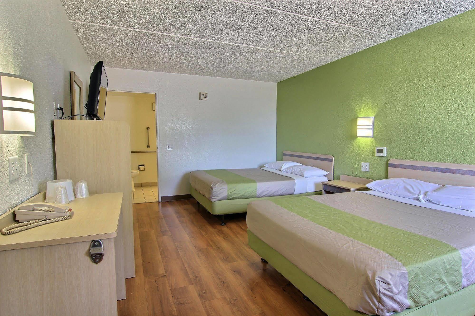 Motel 6 Austin, Tx - Central Downtown Ut Dış mekan fotoğraf