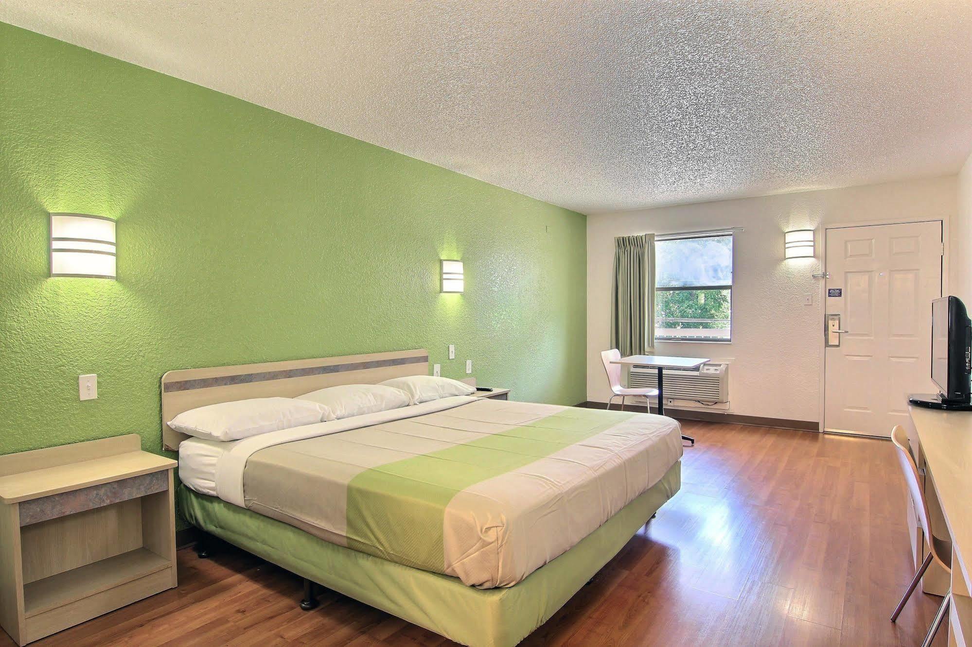 Motel 6 Austin, Tx - Central Downtown Ut Dış mekan fotoğraf
