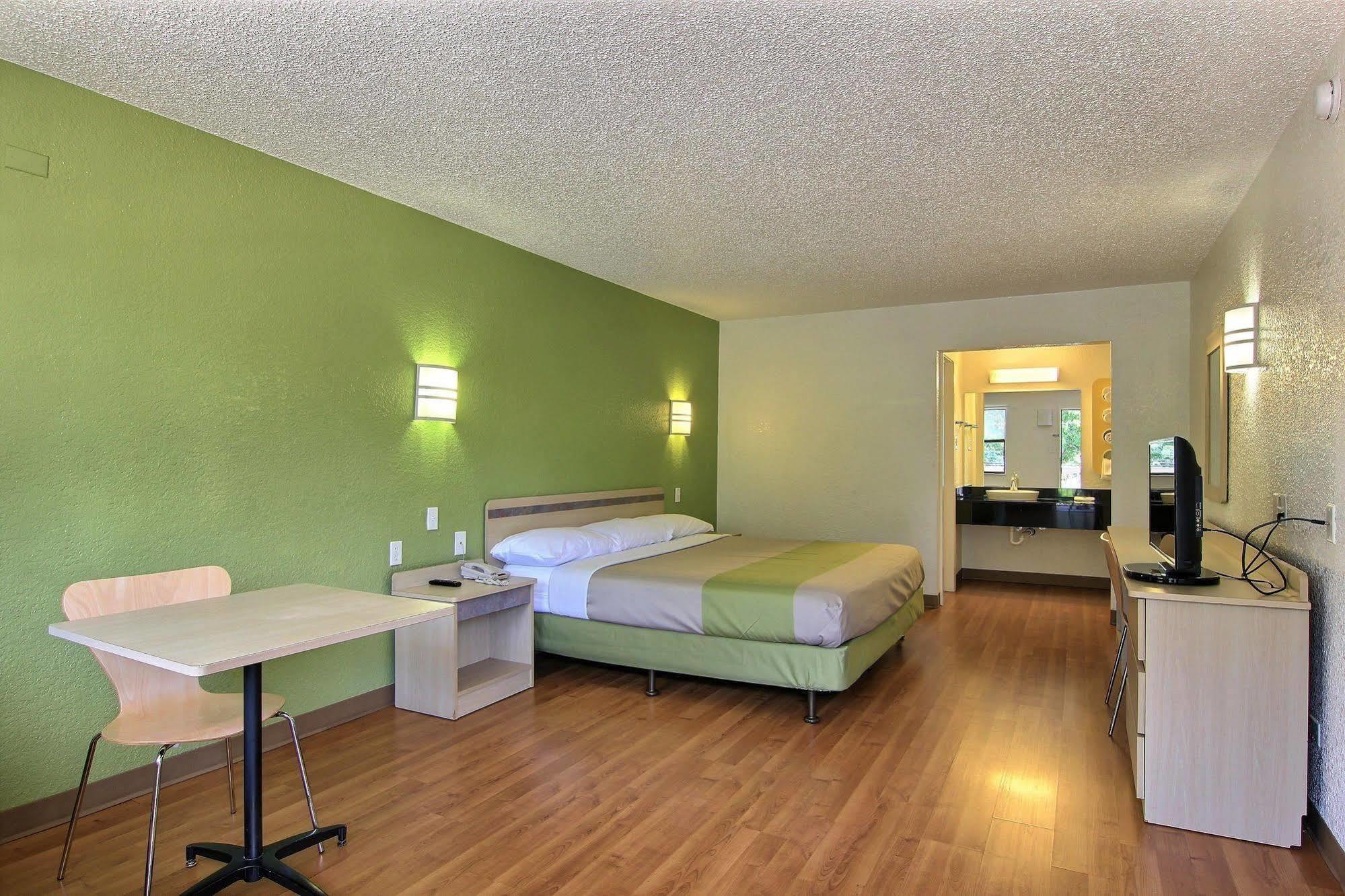 Motel 6 Austin, Tx - Central Downtown Ut Dış mekan fotoğraf