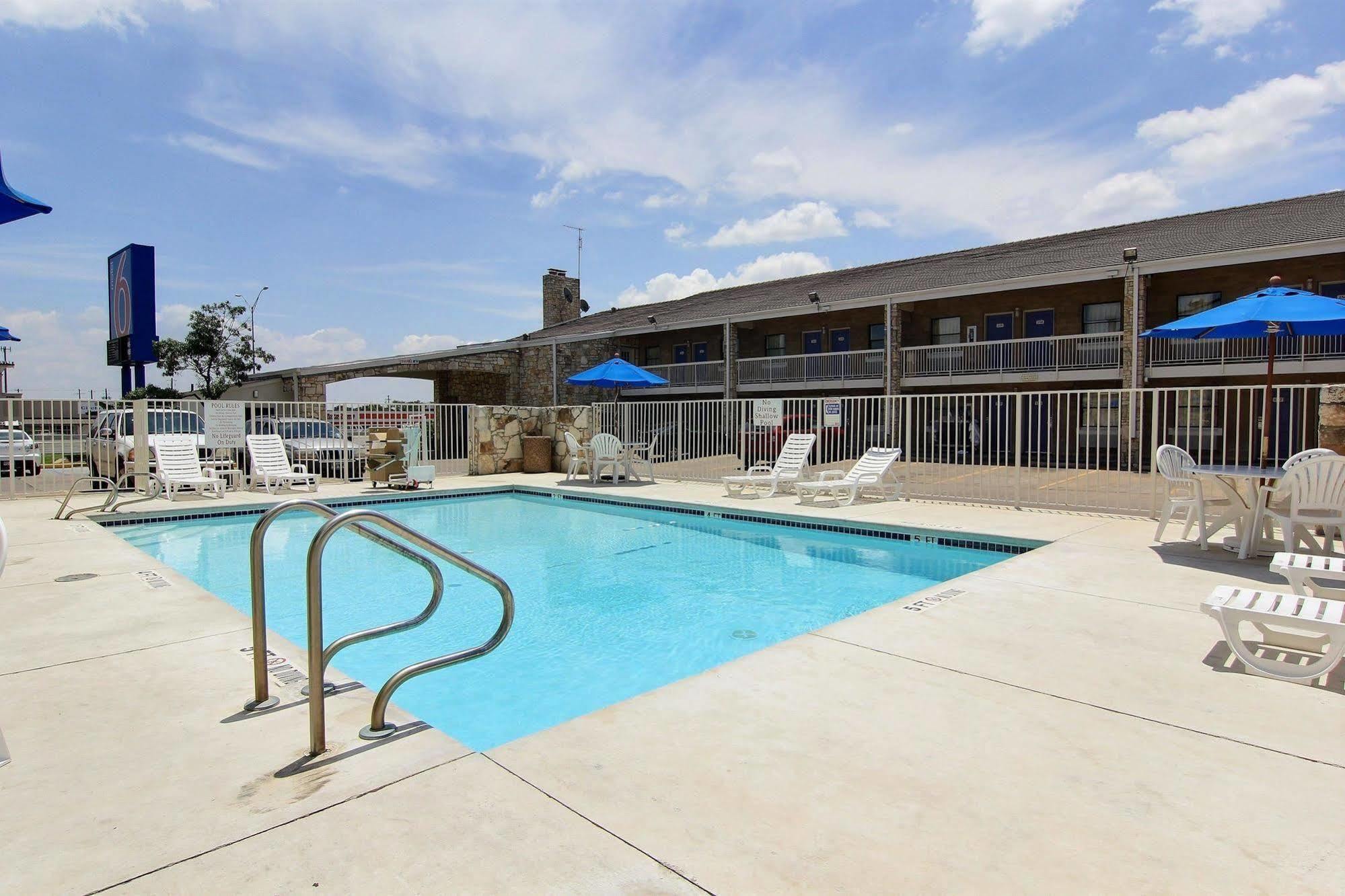 Motel 6 Austin, Tx - Central Downtown Ut Dış mekan fotoğraf